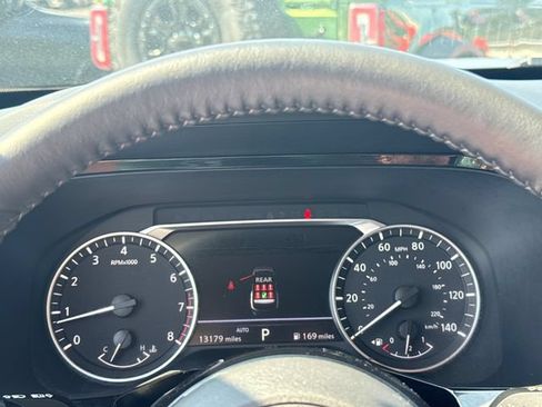 Used 2024 Nissan Pathfinder SL AWD/4WD image 17