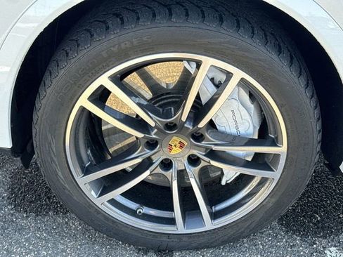 Used 2020 Porsche Cayenne Turbo image 31