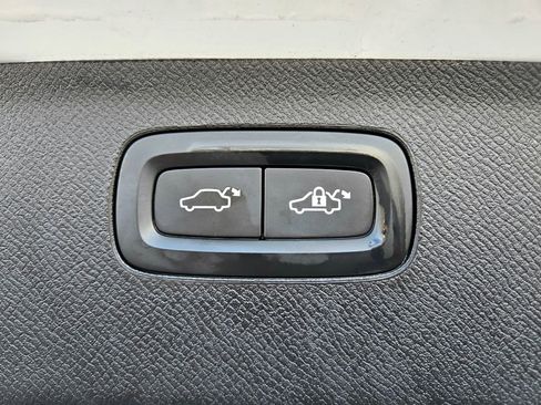 Used 2020 Volvo XC90 T5 Momentum w/ Protection Package Premier image 23