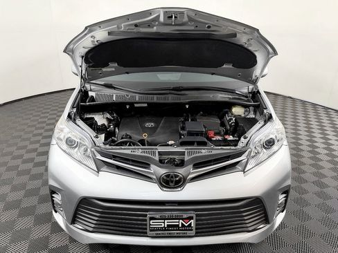Used 2018 Toyota Sienna XLE w/ XLE Navigation Package AWD/4WD image 20