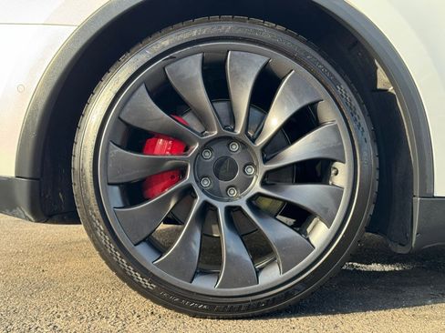 Used 2022 Tesla Model Y Performance AWD/4WD image 17