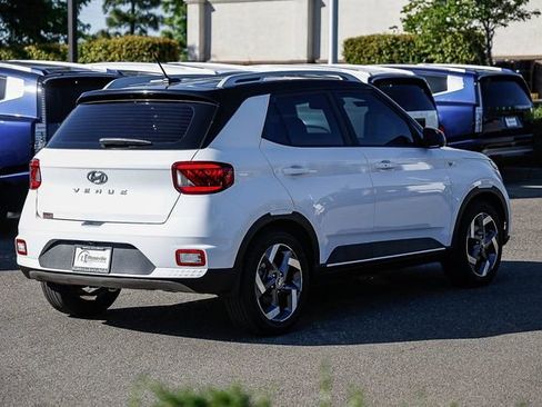 Certified 2023 Hyundai Venue Limited image 5
