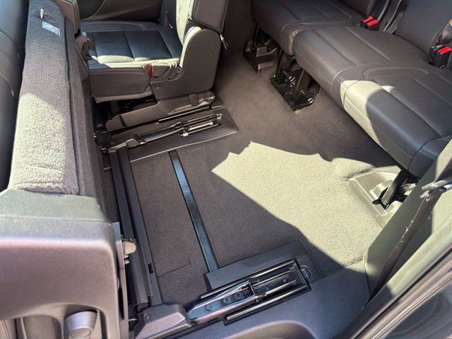 Used 2021 Chevrolet Suburban LT AWD/4WD image 17