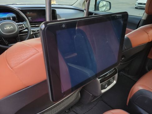 Used 2022 Kia Carnival SX Prestige image 11