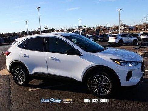 Used 2023 Ford Escape Active image 1