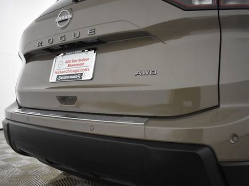 Used 2025 Nissan Rogue SV AWD/4WD image 38