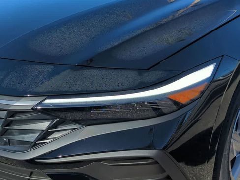 New 2026 Hyundai Elantra SE FWD image 10