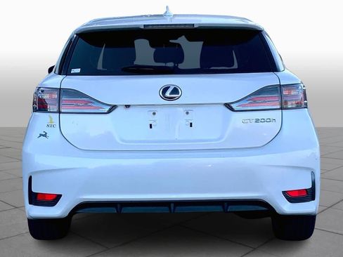 Used 2016 Lexus CT 200h image 4