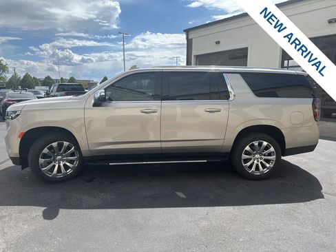 Used 2022 Chevrolet Suburban Premier AWD/4WD image 4