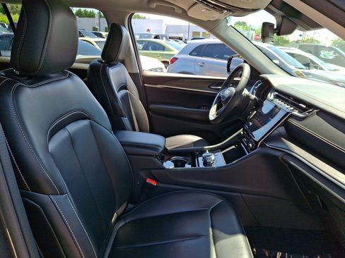 Used 2023 Jeep Grand Cherokee L Limited w/ MOPAR Finishing Package AWD/4WD image 12