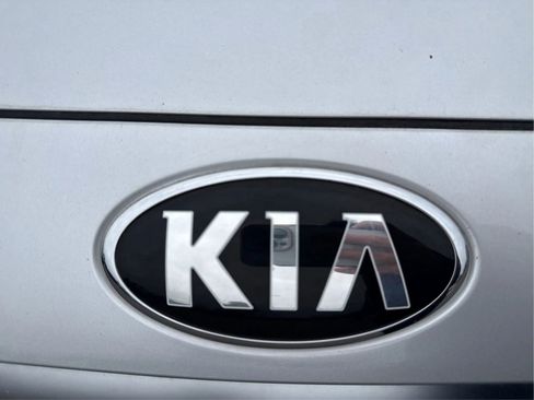 Used 2018 Kia Sedona LX w/ LX Essentials Premium Package image 28