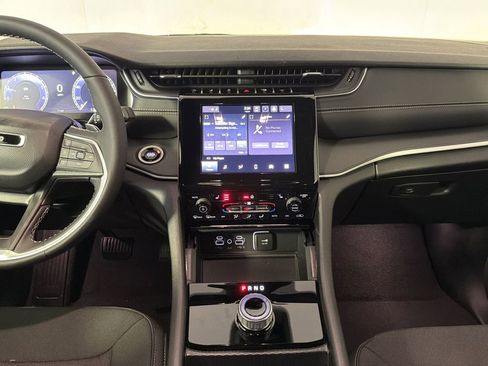 New 2025 Jeep Grand Cherokee L Laredo image 27