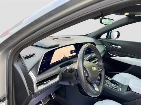 Used 2025 Cadillac XT4 Sport image 9