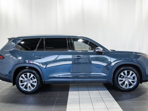 Used 2025 Toyota Grand Highlander AWD Hybrid image 3