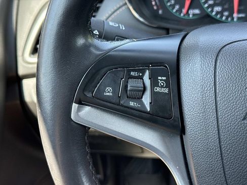 Used 2020 Chevrolet Trax LT w/ LT Convenience Package FWD image 17