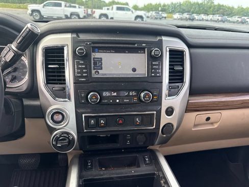 Used 2018 Nissan Titan SL AWD/4WD image 16