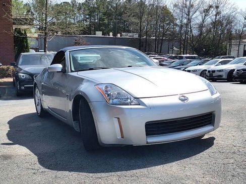 Used 2005 Nissan 350Z Touring RWD image 3