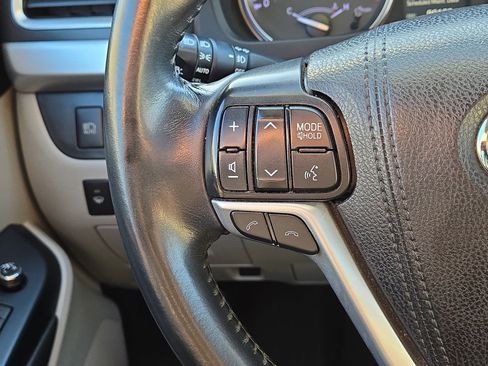 Used 2019 Toyota Highlander XLE image 21