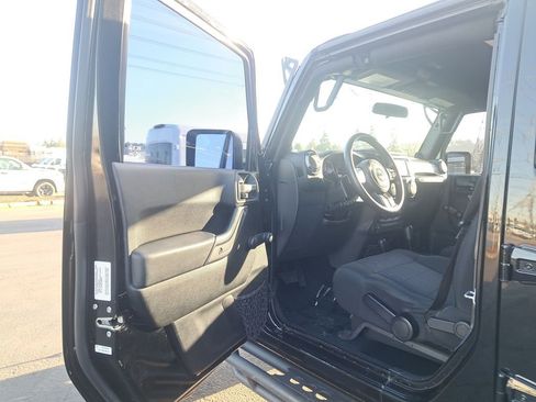 Used 2012 Jeep Wrangler Unlimited Sport w/ Max Tow Pkg image 10