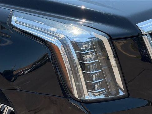 Used 2017 Cadillac Escalade Platinum AWD/4WD image 11