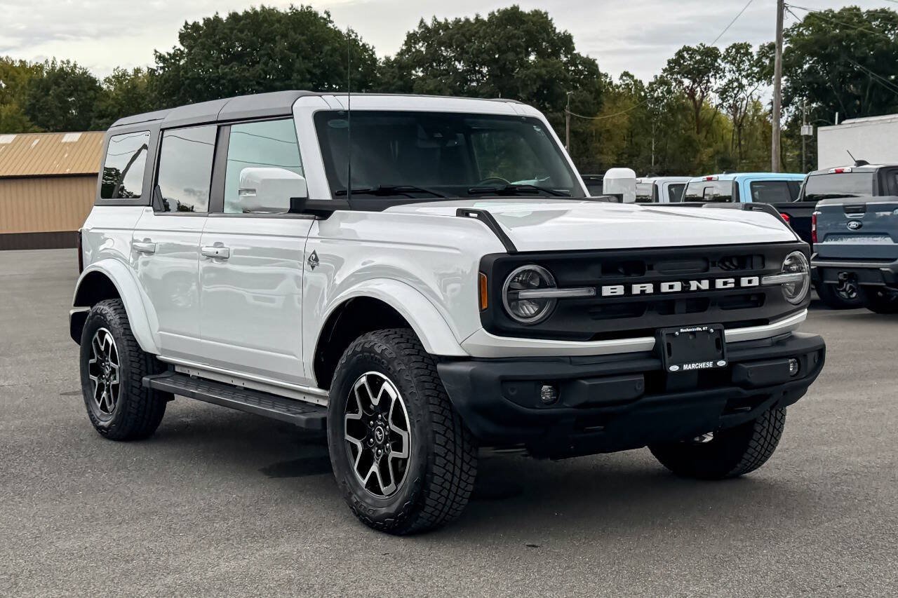 Used 2022 Ford Bronco Outer Banks AWD/4WD image 1