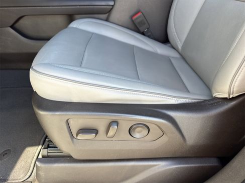 Used 2022 GMC Yukon SLT w/ SLT Premium Package image 22