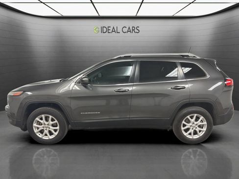 Used 2018 Jeep Cherokee Latitude Plus w/ Trailer Tow Group AWD/4WD image 8