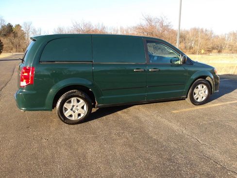 Used 2013 RAM C/V Tradesman image 11