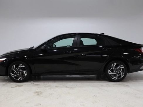Used 2025 Hyundai Elantra Sport FWD image 4