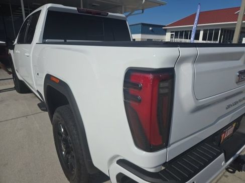 Used 2025 GMC Sierra 2500 AT4 AWD/4WD image 11