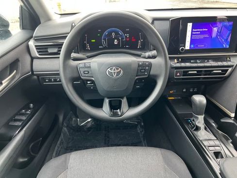 Used 2025 Toyota Camry LE image 14