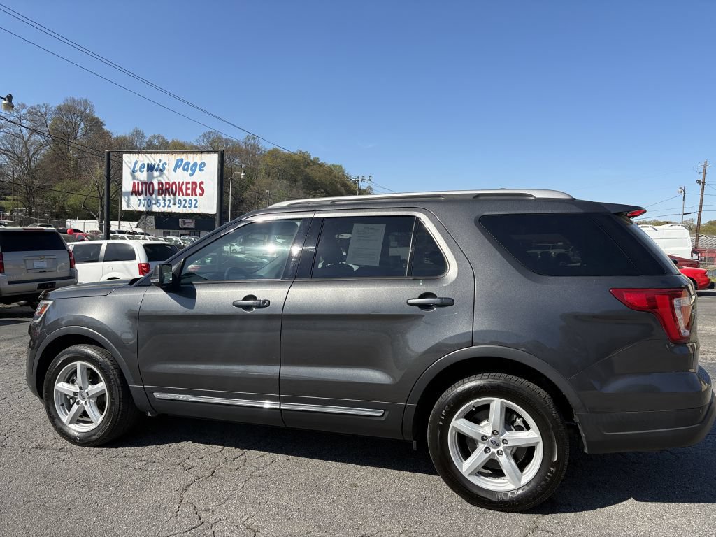 Used 2019 Ford Explorer XLT w/ Equipment Group 202A FWD image 2