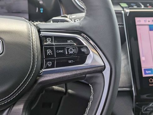New 2024 Jeep Grand Cherokee Overland w/ Advanced Protech Group III AWD/4WD image 18