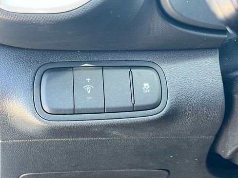 Certified 2023 Hyundai Venue Limited image 23