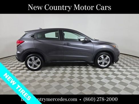 Used 2017 Honda HR-V LX image 9