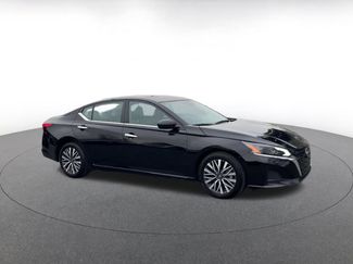 Used 2025 Nissan Altima 2.5 SV video 2