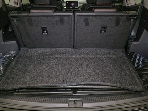 Certified 2025 Volkswagen Atlas Peak Edition SE AWD/4WD image 14