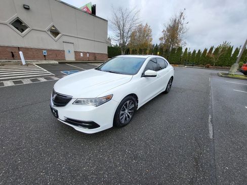 Used 2017 Acura TLX image 2