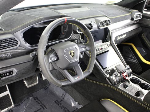Used 2024 Lamborghini Urus Performante AWD/4WD image 41