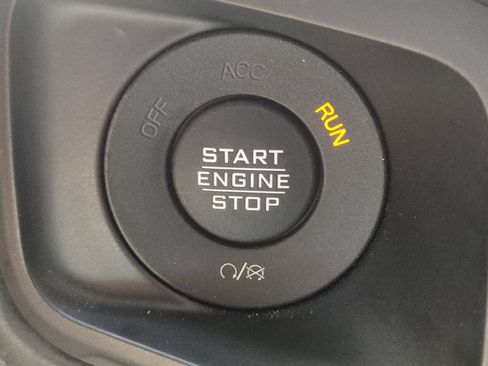 Used 2025 Jeep Wrangler Unlimited Sahara AWD/4WD image 30