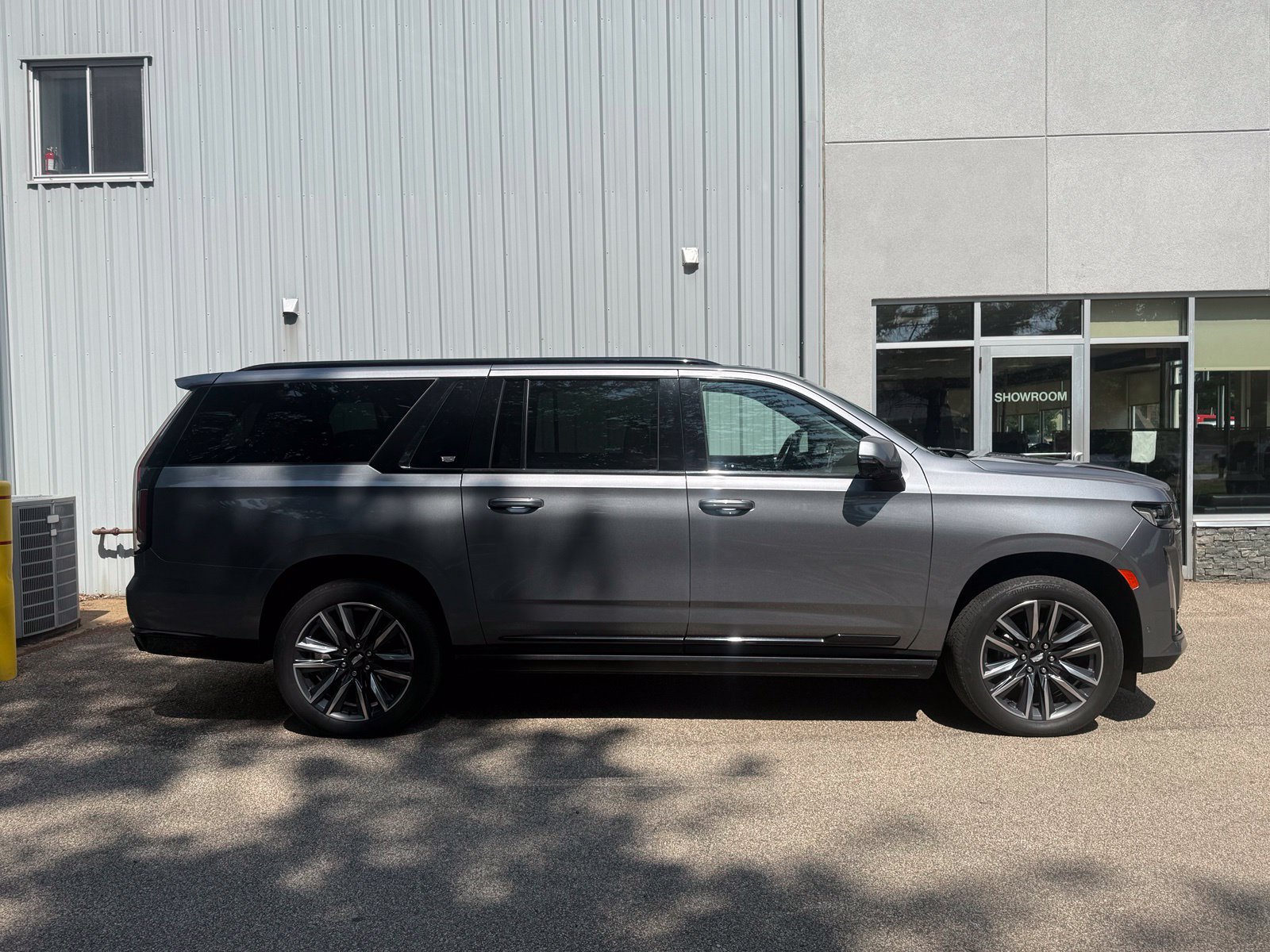 Used 2022 Cadillac Escalade ESV Sport w/ Touring Package AWD/4WD image 8