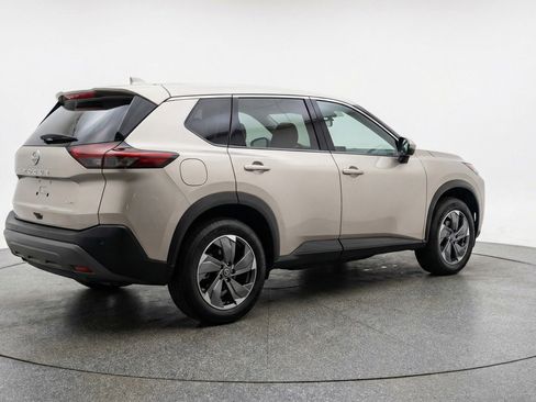 Used 2025 Nissan Rogue SV image 9