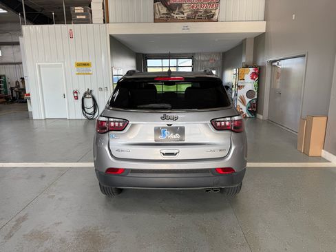 Used 2018 Jeep Compass Limited w/ Navigation Group AWD/4WD image 6