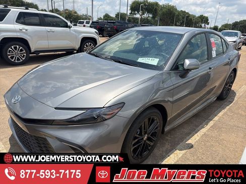 Used 2026 Toyota Camry SE FWD image 1