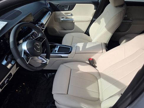 Used 2026 Mercedes-Benz GLB 250 4MATIC image 5