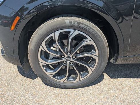 Certified 2024 Lincoln Nautilus Reserve AWD/4WD image 12