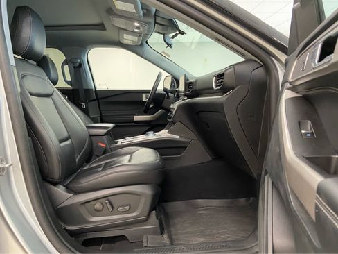 Used 2023 Ford Explorer XLT w/ Equipment Group 202A image 17