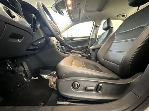 Certified 2022 Volkswagen Passat 2.0T SE image 12