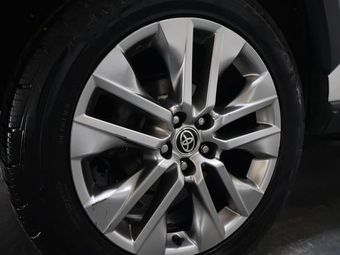 Used 2020 Toyota RAV4 Limited AWD/4WD image 31
