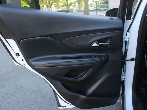 Used 2018 Buick Encore Essence image 21